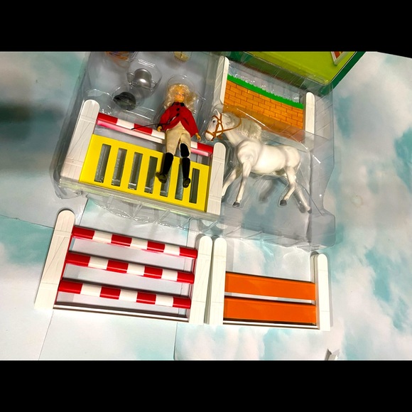 BLUE RIBBON WINNERS VINTAGE 1993 EQUESTRIAN SET HORSE RIDER JUMPS TROPHY SADDLE - Picture 5 of 16